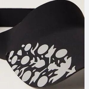 FP Movement - Volley Reflective Visor looks 
2 hats Black & Grey - Yellow & Grey